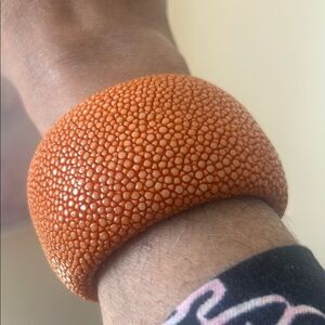 PARIS DE NACRE D'ORIENT Orange Stingray Cuff Bracelet